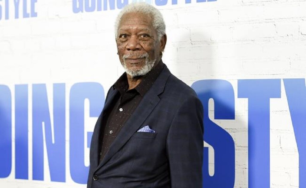 Morgan Freeman: No debe compararse un piropo con abuso sexual