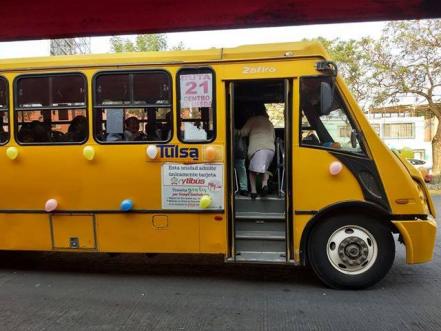 Choferes de transporte urbano celebran el Día del Niño
