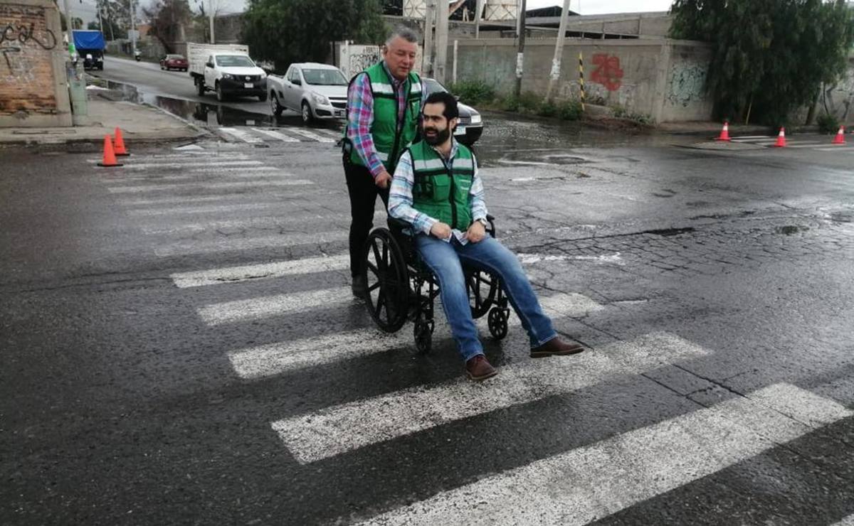 Empresarios recorren en silla de ruedas la zona industrial de SLP 