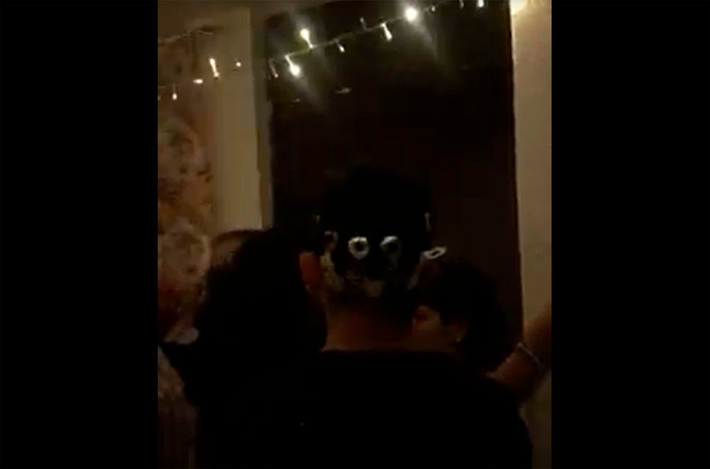 Vecino irrumpe en casa de jóvenes y los agrede