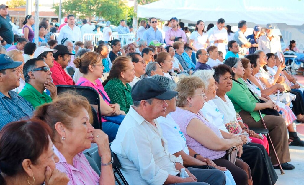 Suman dos mil beneficiarios de apoyos sociales en fraccionamiento Español