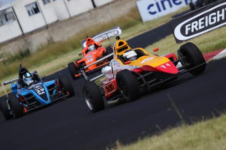 Enrique Reyna, campeón de la Fórmula 1800 mexicana 