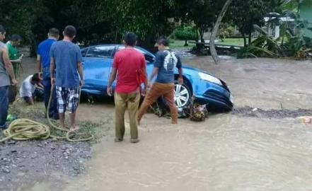 Fuertes lluvias afectan al municipio de Axtla de Terrazas