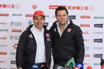 Presentan a Alfonso Sosa como director técnico de Necaxa 