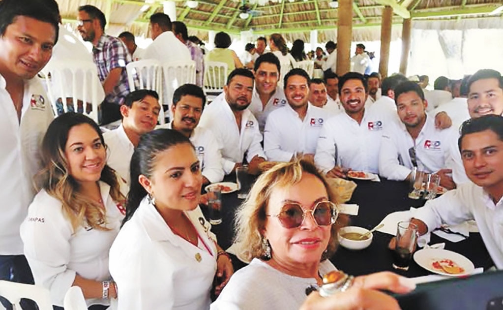 Elba Esther reaparece; va por nuevo partido