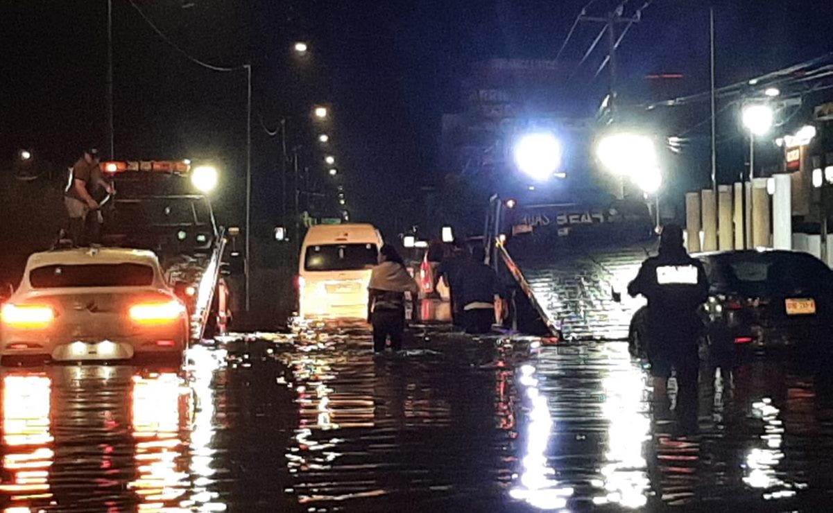 Vehículos varados, cables y árboles caídos dejaron lluvias el fin de semana en SLP