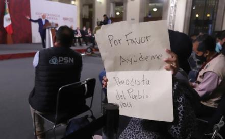 Acusan de amenazas y agresiones al periodista Omar Niño, asiduo asistente a mañaneras de AMLO