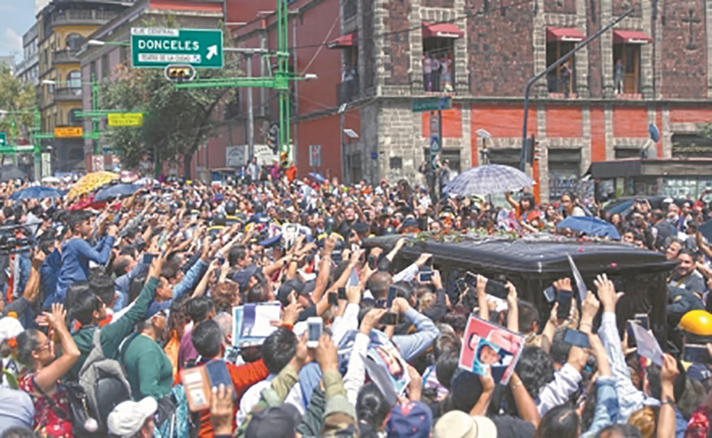 Despiden como rey a El Príncipe de la canción, José José