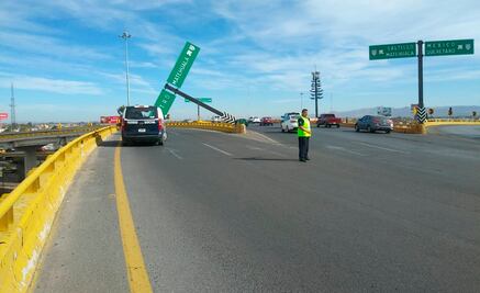 Cierran vialidad en Salvador Nava por caída de señalética 
