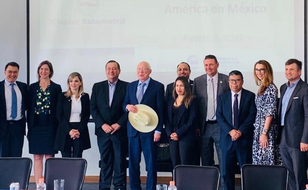 Ken Salazar se reúne con empresarios del sector automotriz en SLP; reconoce acato de reforma laboral 