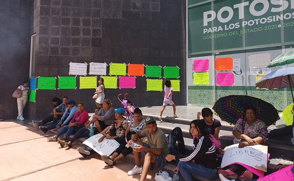 Comerciantes exigen reducción de cuotas y mejores condiciones laborales en la Fenapo; pagan 20 mil pesos