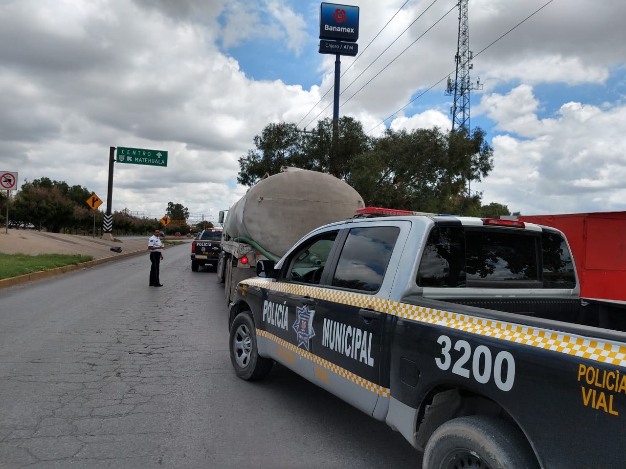 Detienen a conductor por portar droga