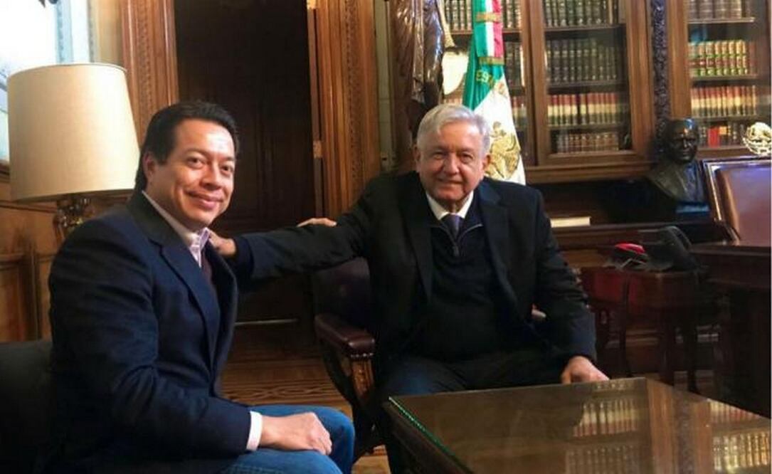 El coordinador de los diputados de Morena en San Lázaro, Mario Delgado con el presidente Andrés Manuel López Obrador. FOTO: @mario_delgado1