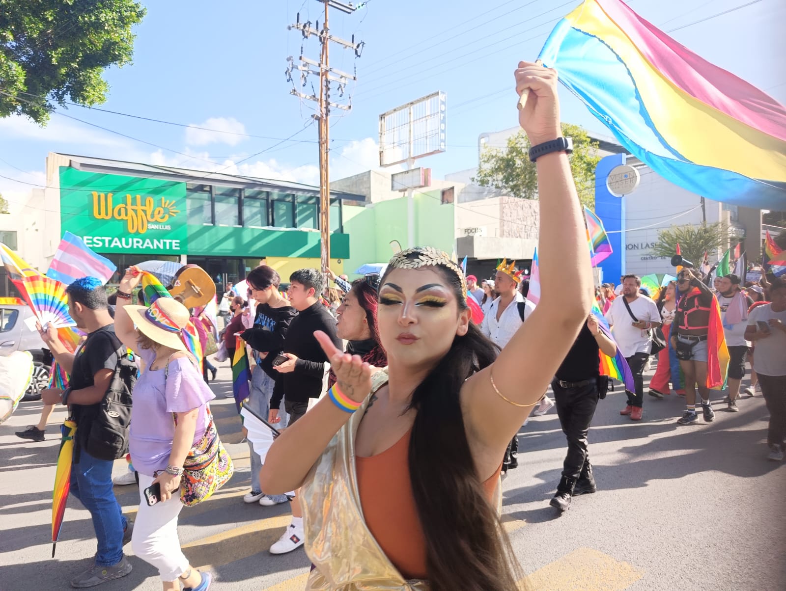 Explota de colores San Luis Potosí con la marcha del Orgullo LGBT . Foto: Jazmín Ramírez García