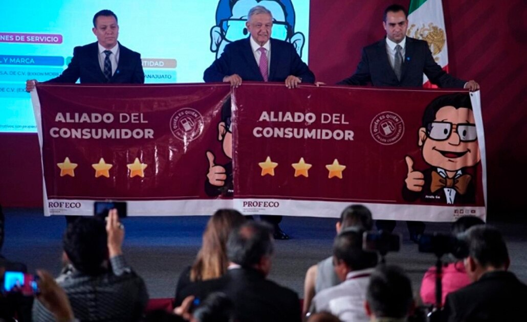 AMLO da primeras lonas de reconocimientos a gasolineras con los mejores precios