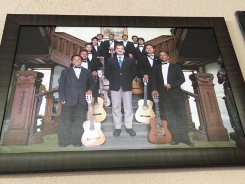 Rondalla de la Facultad de Ingeniería de la UASLP cumple medio siglo inspirando con música romántica
