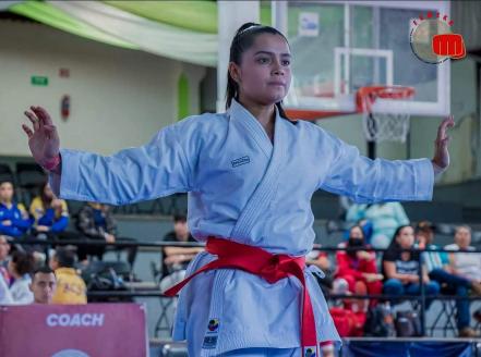 Cantan y lavan carros; medallistas potosinos buscan recursos para ir a Campeonato Panamericano de Karate