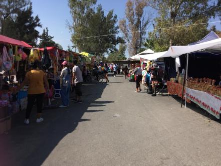 Comerciantes vuelven a llenar de vida los panteones de la capital potosina, tras la pandemia