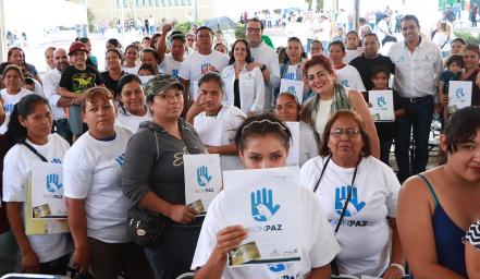 Nava Palacios entrega más de 230 apoyos sociales en El Saucito