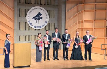 Vladimir Petrov recibe medalla en Competencia Internacional de Piano de NTD