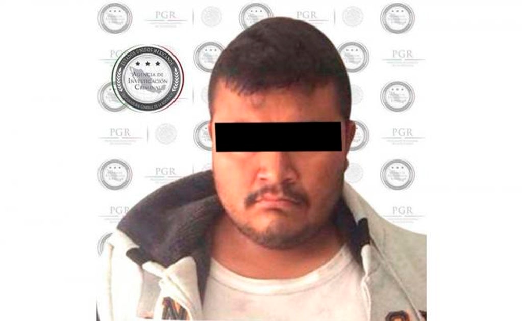 Rescata PGR a 131 migrantes que viajaban en un tractocamión en Tabasco