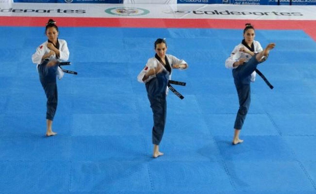 El equipo femenil del taekwondo de formas se lleva el oro. Foto: @CONADE