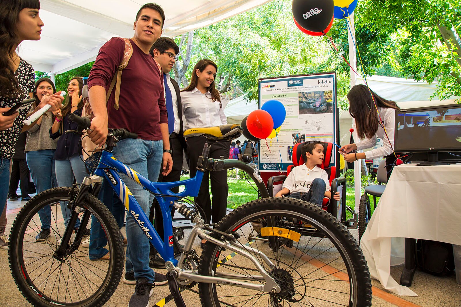 Presentan en Facultad de Ingeniería dispositivo auxiliar en rehabilitación
