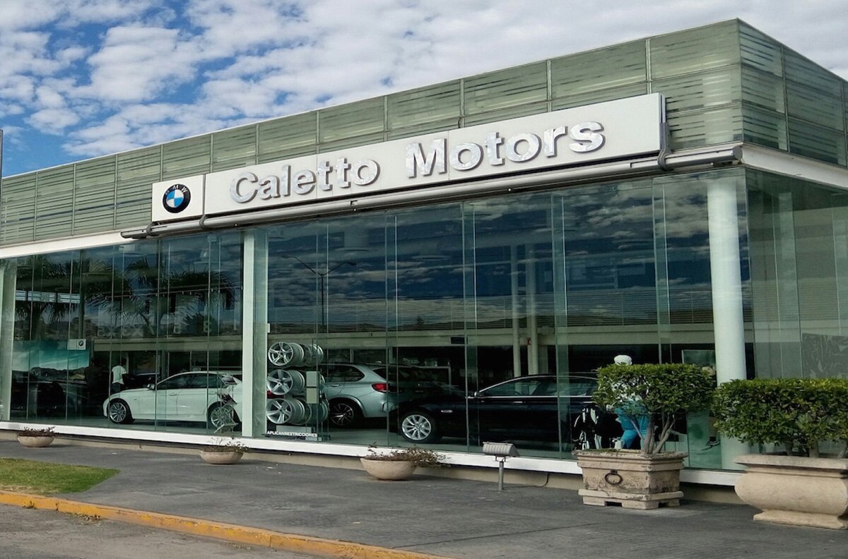 Asaltan automotriz en carretera 57