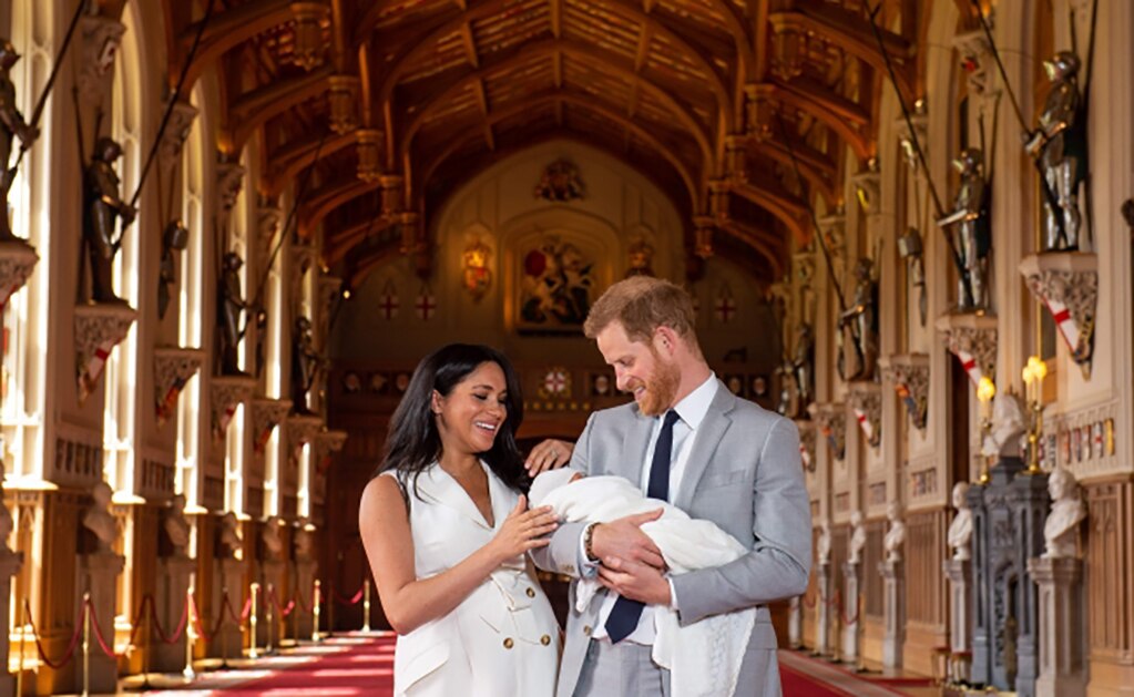 Meghan Markle y el príncipe Enrique presentan a su primer hijo en Windsor