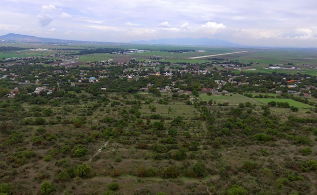 Califica AMLO como un exceso los 80 amparos contra aeropuerto en Santa Lucía