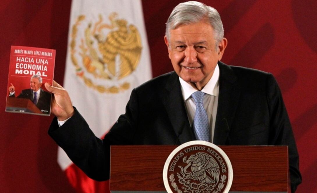 Nuevo libro de AMLO es vendido hasta en 350 pesos