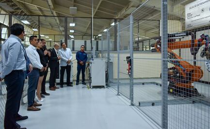 BMW dona robot de alta tecnología a la Universidad Tecnológica de SLP para formar a los ingenieros del futuro