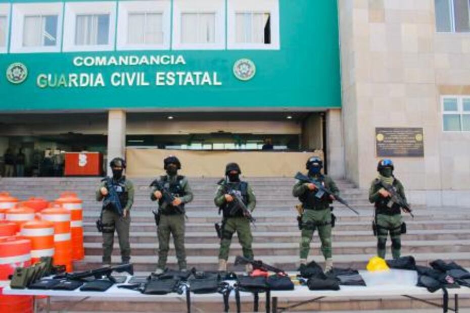 Guardia Civil asegura armas, vehículos y equipo táctico en Guadalcázar