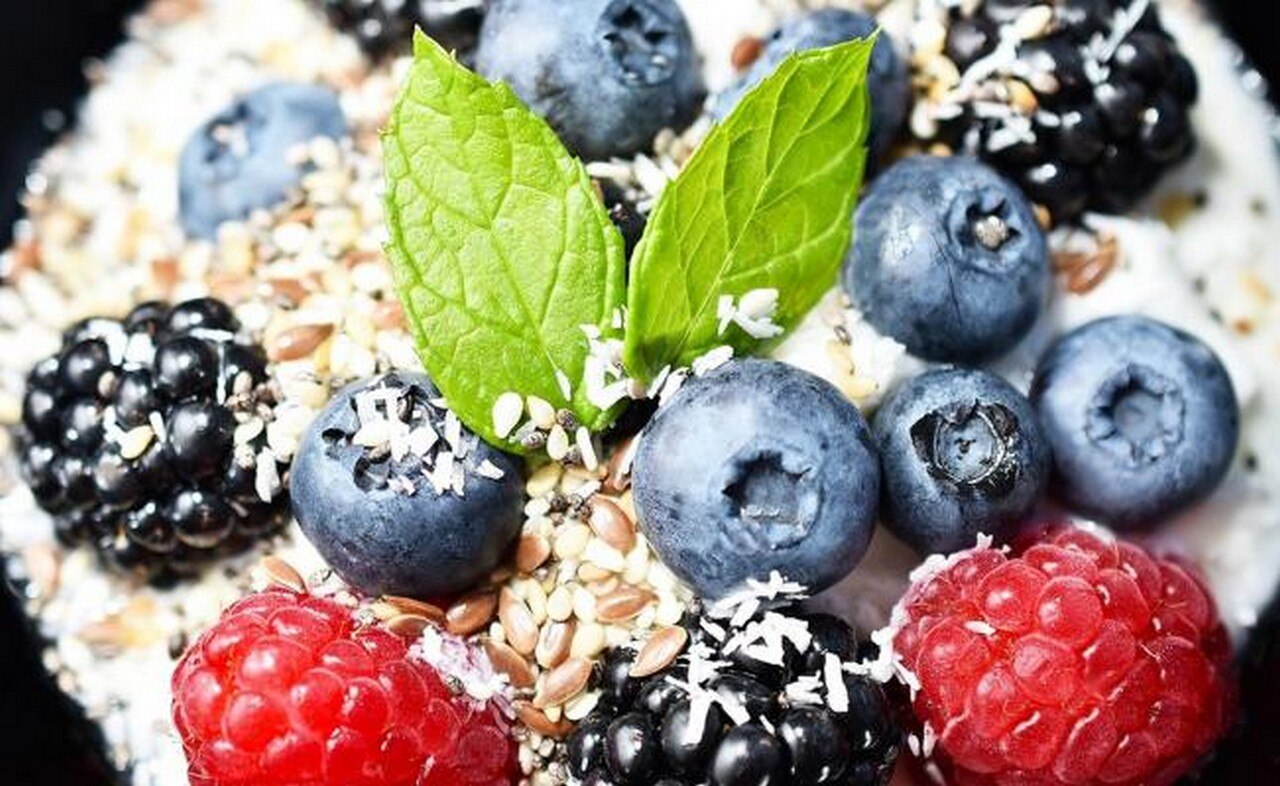 Para que estos alimentos funcionen correctamente, es importante reducir al máximo la ingesta de azúcar (Crédito: Pixabay)