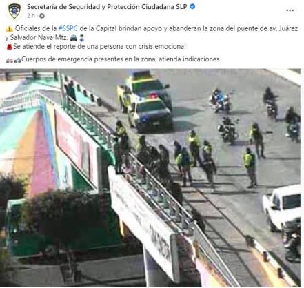 Joven se lanza de puente vehicular en San Luis Potosí, cae sobre una lona y se salva