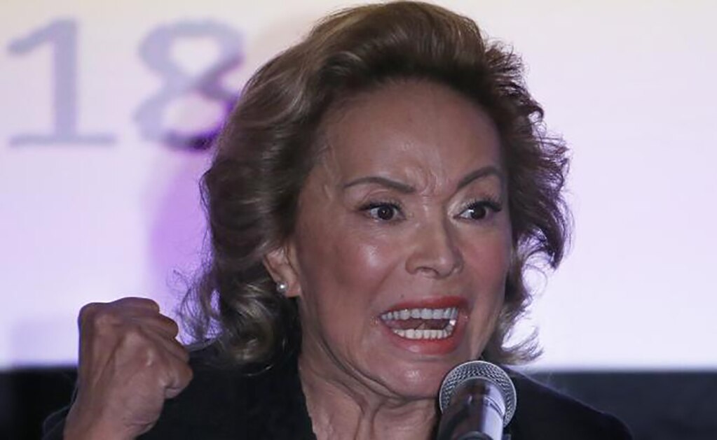 Quitan delitos a dos vinculados con Elba Esther; no salen de prisión