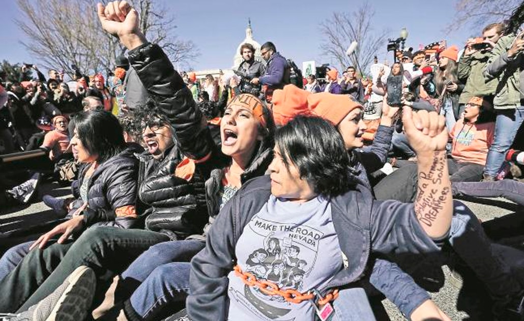 Juez ordena reponer el DACA por completo