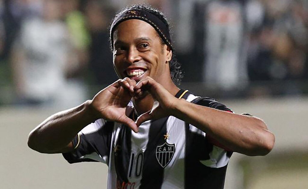 AP. Ronaldinho celebrando durante un juego con el Newell's Old Boys