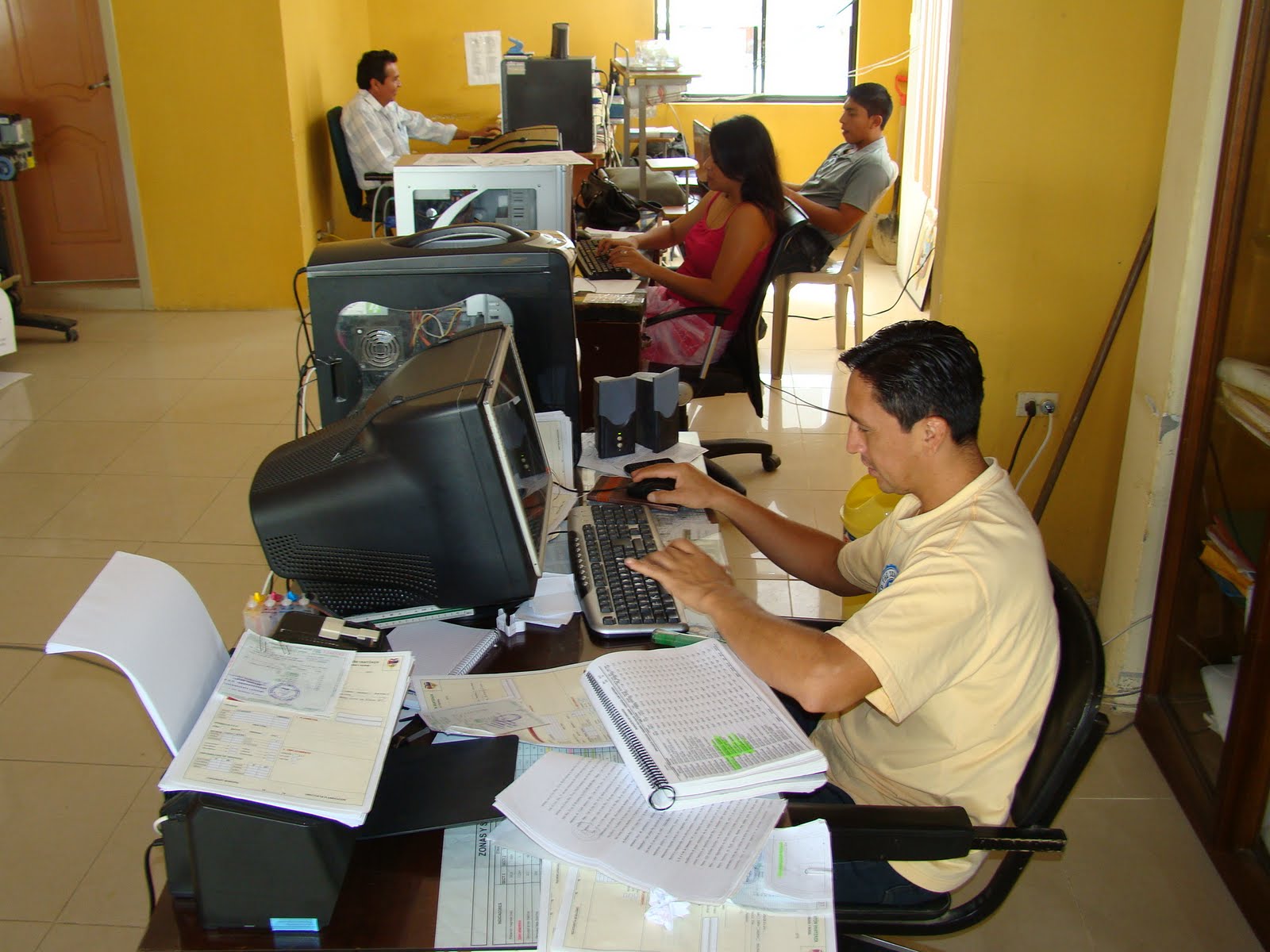 Ex burócratas, 'vetados' en la zona industrial