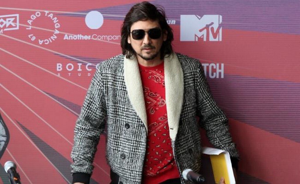 Critican a León Larregui por "insulto homofóbico" a AMLO