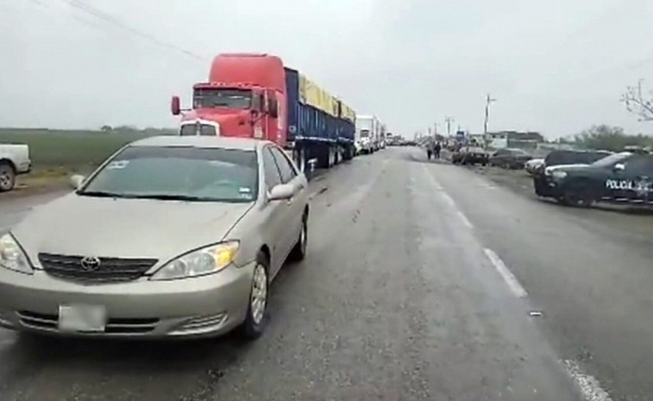 Agricultores cierran carretera de Ciudad Victoria a Matamoros