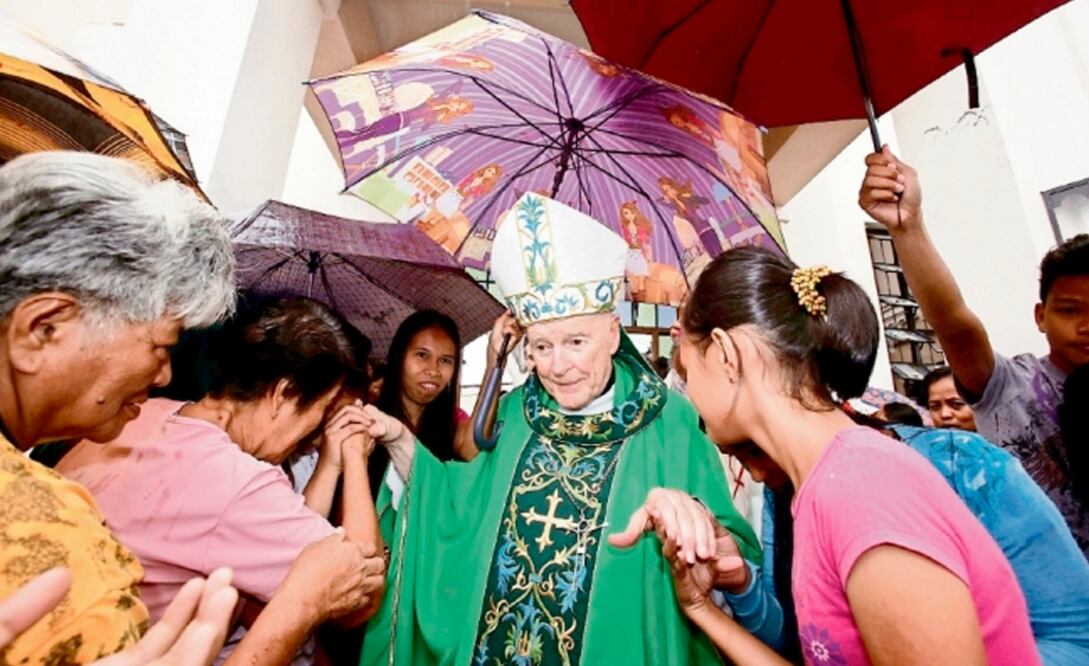 El entonces cardenal Theodore E. McCarrick, durante una visita a Taclobán, Filipinas, en 2013. (ARCHIVO. REUTERS)