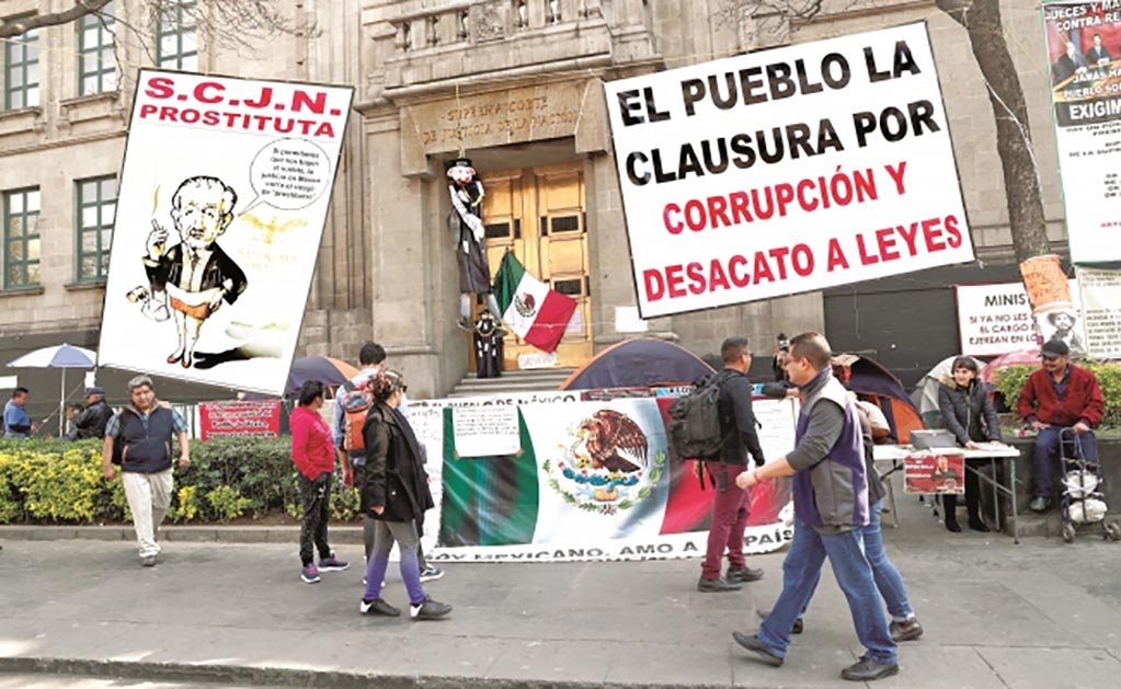 Militante de Morena lleva 60 días de bloqueo en la Corte