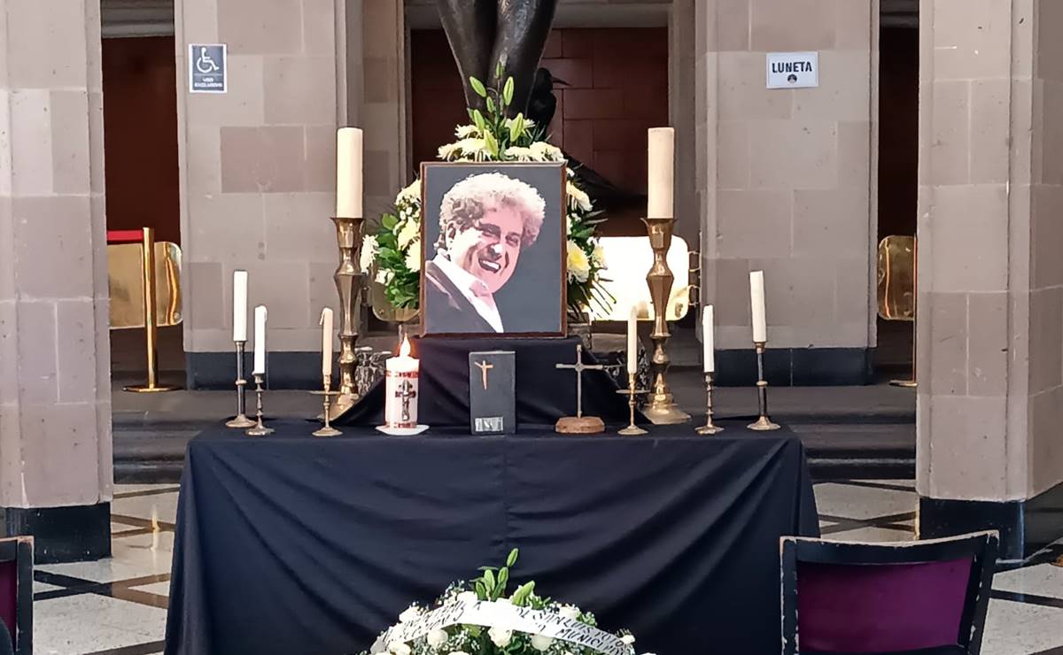 Rinden homenaje luctuoso al cantante Fernando González Álvarez, "Chino González"