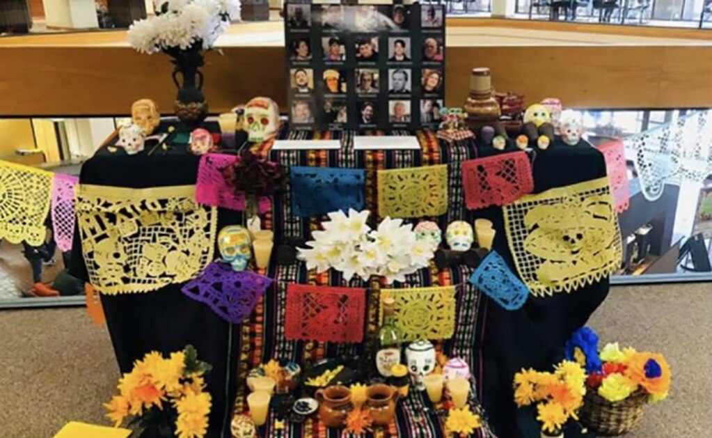 Conmemoran a víctimas del tiroteo en El Paso por Día de los Muertos