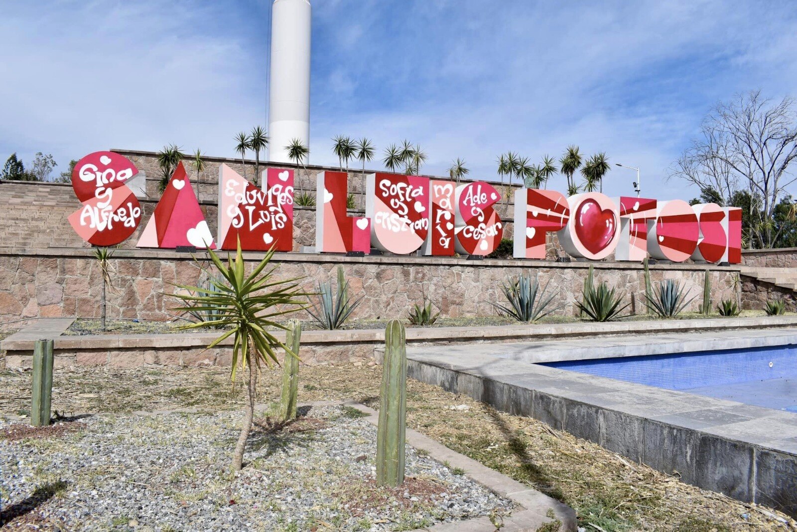 Las letras monumentales de SLP celebran el amor. Foto: Especial
