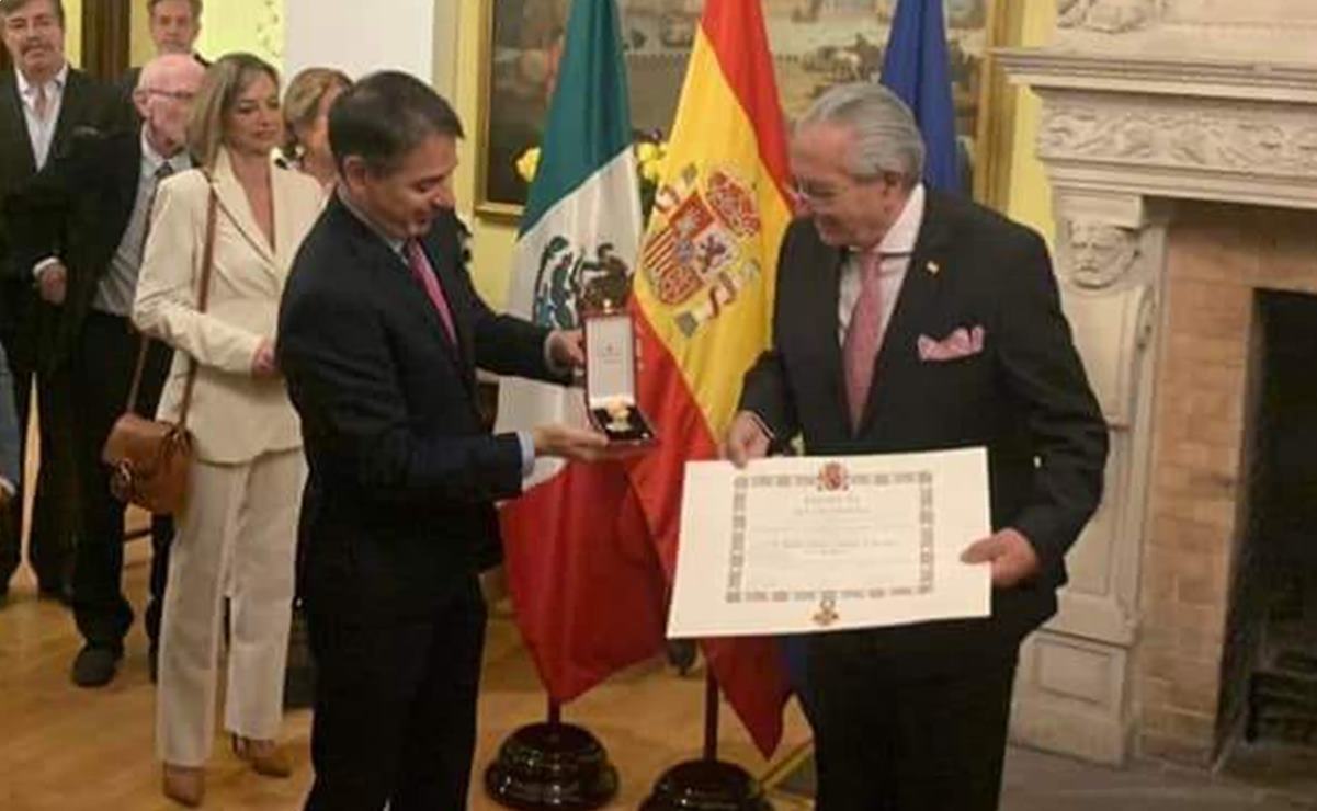 Recibe Daniel Álvarez reconocimiento en España por el impulso a la cultura en SLP. Foto: Especial