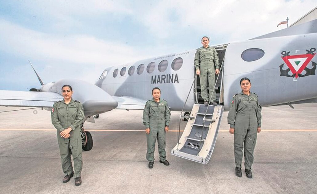 Mujeres de la Marina, al rescate en el aire