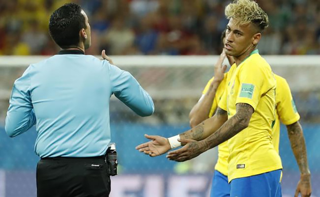 Brasil presenta queja ante la FIFA por arbitraje del mexicano César Ramos
