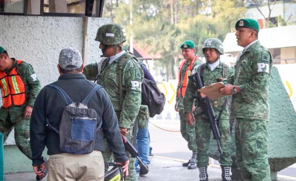 Choferes aprovechan convocatoria de AMLO para conducir pipas de Pemex